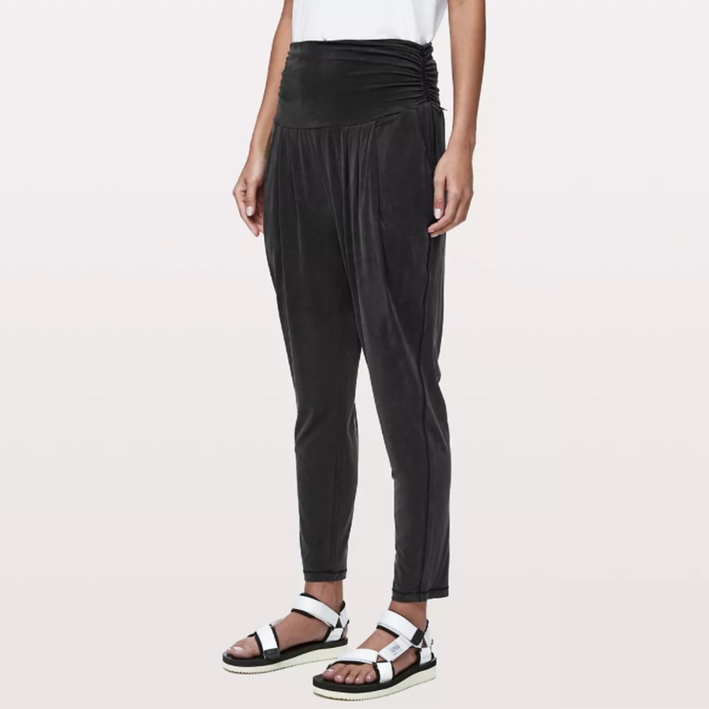 NWOT Lululemon Slouchy Black Pant